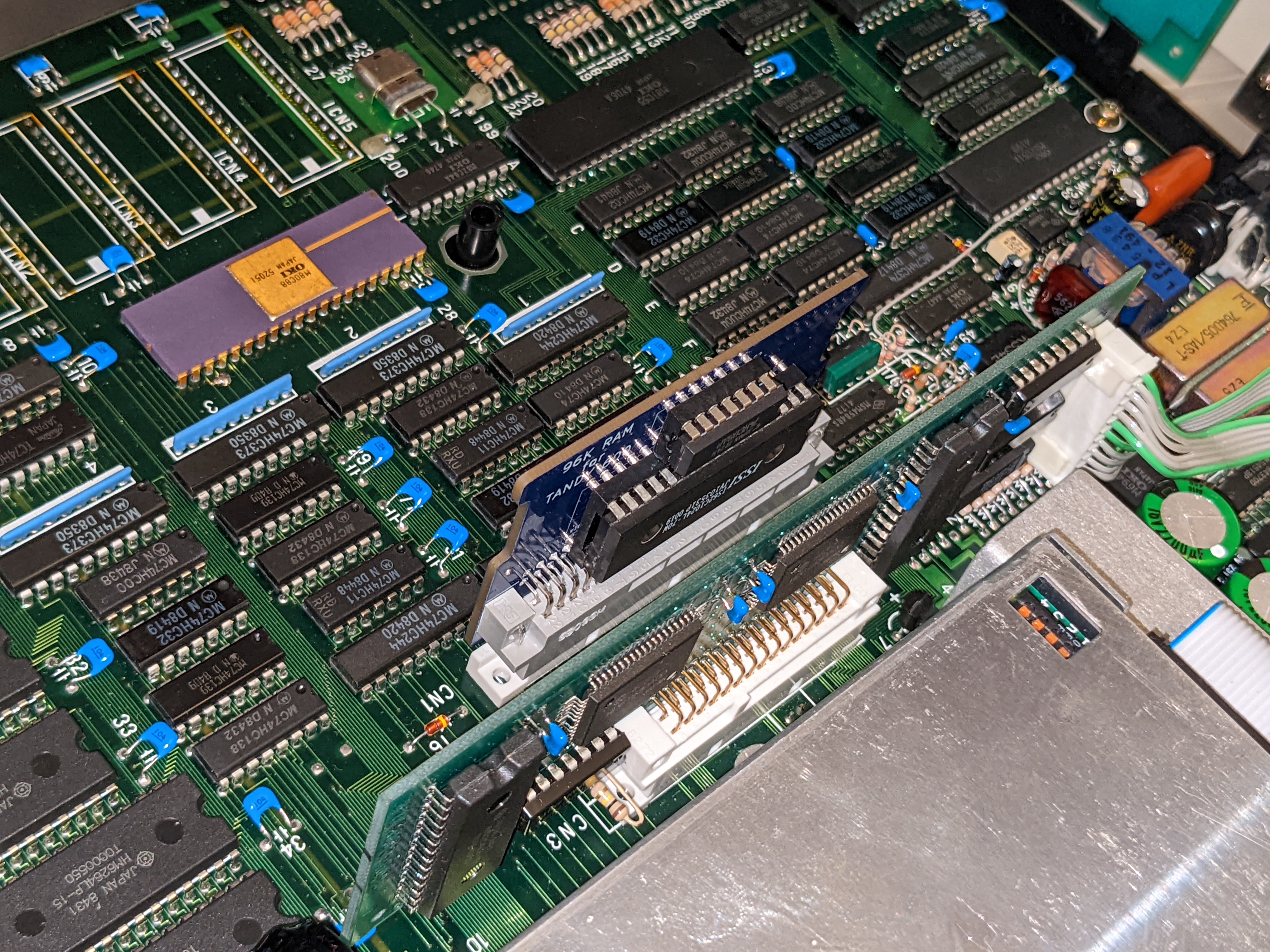 TANDY_600_RAM_THT.3.jpg