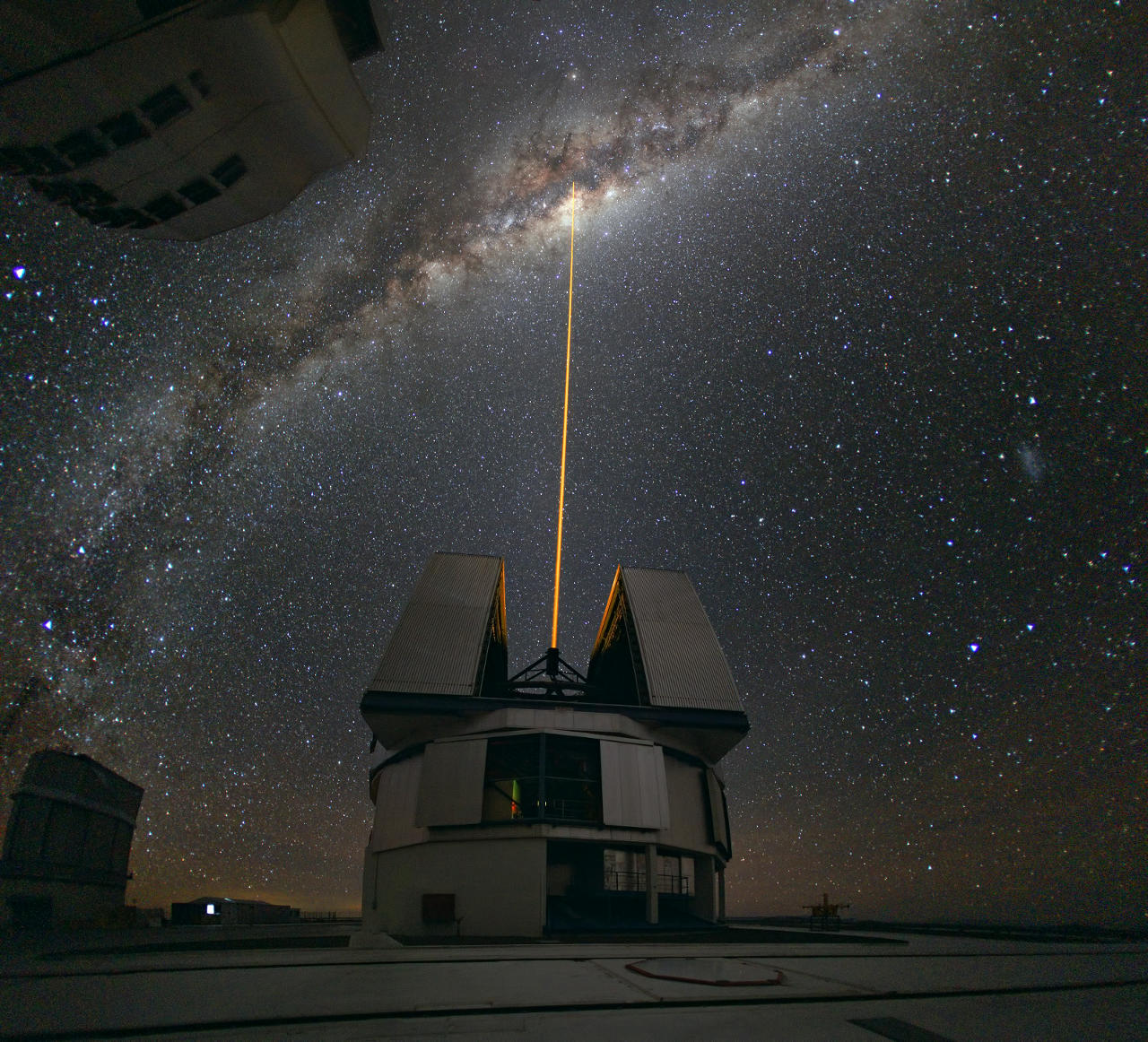 Demo Image - Laser Towards Milky Ways Centre.jpg